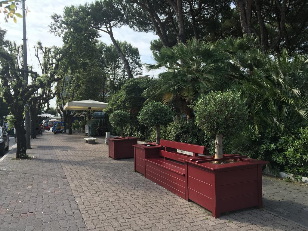 Il Parco Apartments Marina di Massa Bagian luar foto